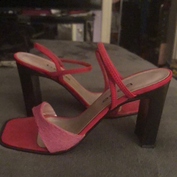 BEBE leather hot pink fuchsia sandal heels - Picture 2 of 11